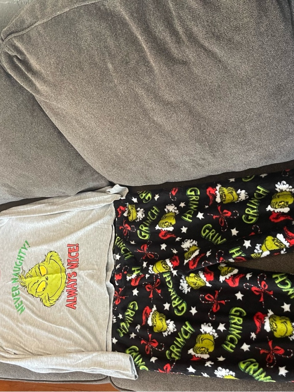 Dr. Seuss Grinch Two-Piece Pajama Set - Gray, Green & Black